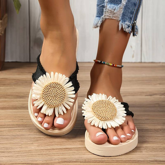 Boho-Schlupfsandale mit Blumenverzierung – Marivi
