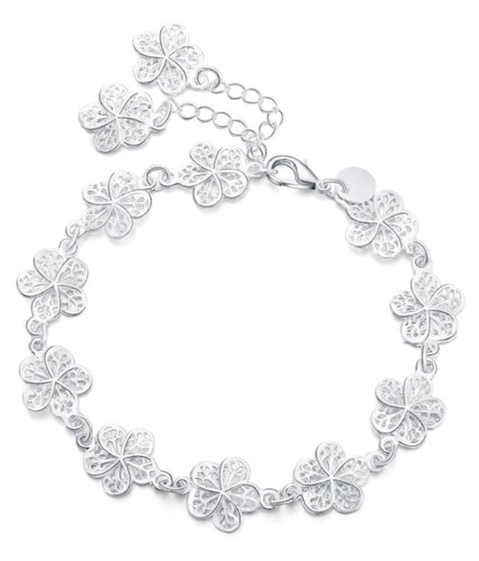 Silberarmband mit Kleeblatt-Design, filigran, verstellbar, Schmuck für Damen.