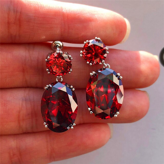 Rote ovale Zirkonia Ohrringe, elegantes Design, Damen Schmuck, stilvolle Accessoires.