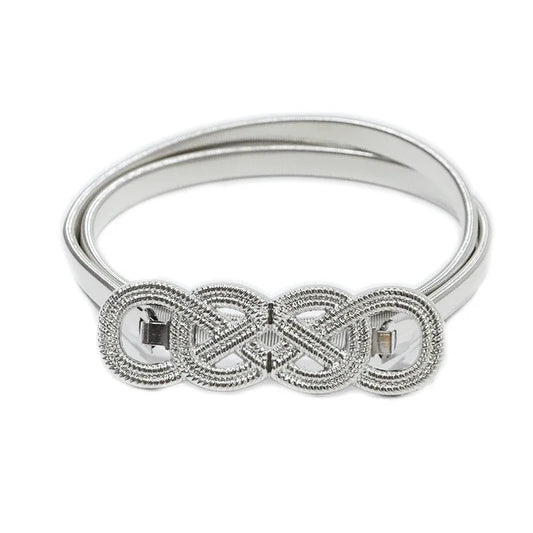 Silberner Armreif mit keltischem Knoten-Design, eleganter Schmuck, Edelstahl, Damenaccessoire.