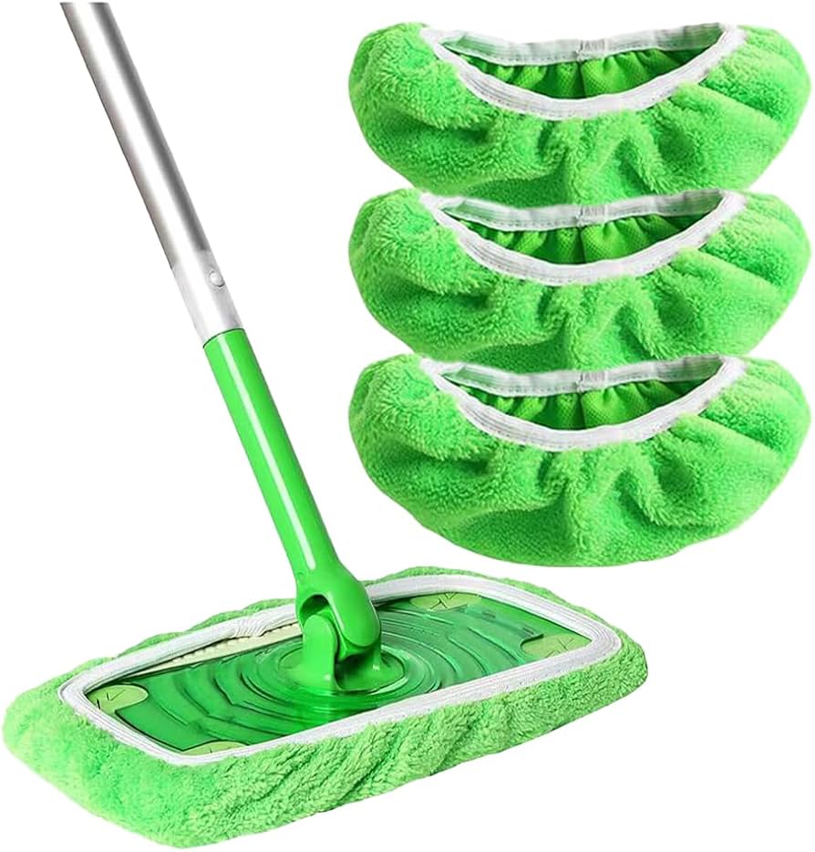 Wischer mit grünem Mikrofaser-Pad und drei weitere grüne, flauschige Ersatzpads auf weißem Hintergrund. 6