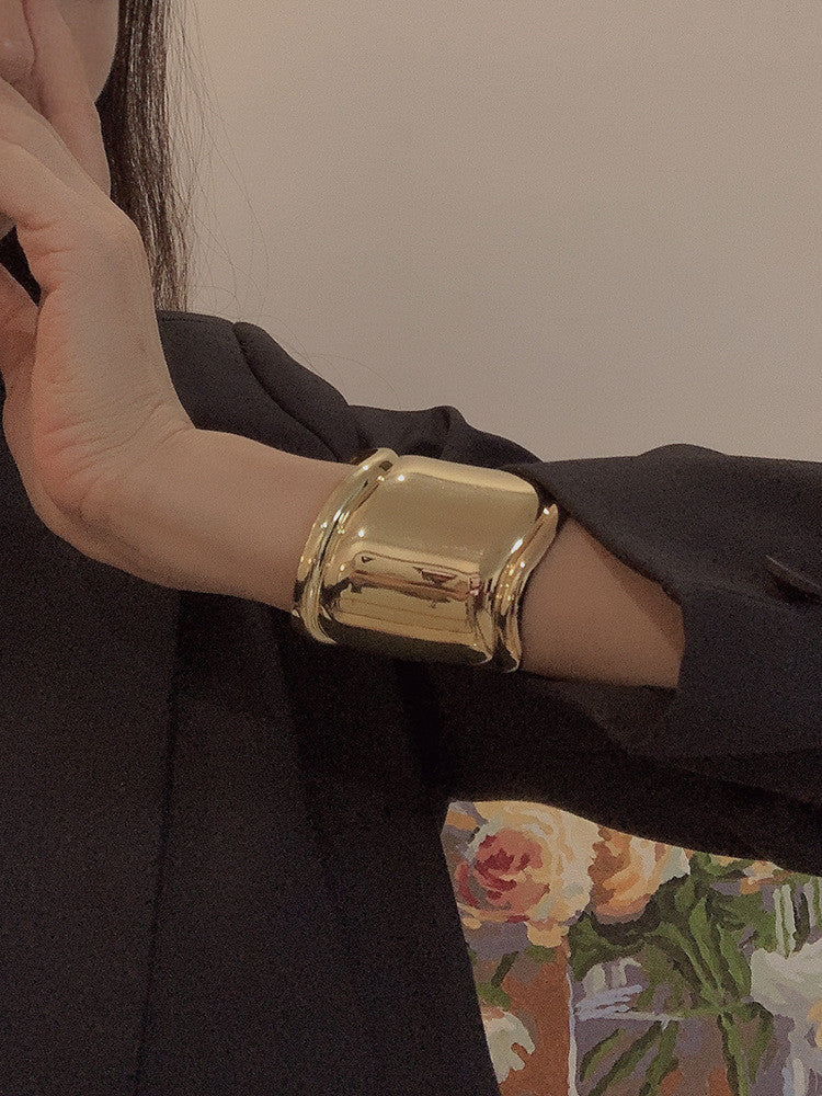 Asymmetrisches Armband Aus Metall - FashionFlair