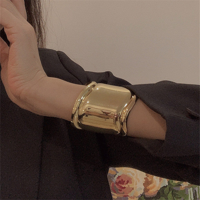 Asymmetrisches Armband Aus Metall - FashionFlair