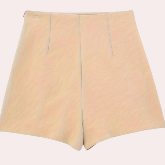 Asymmetrische Damen-Shorts mit Zierknöpfen – Nerina