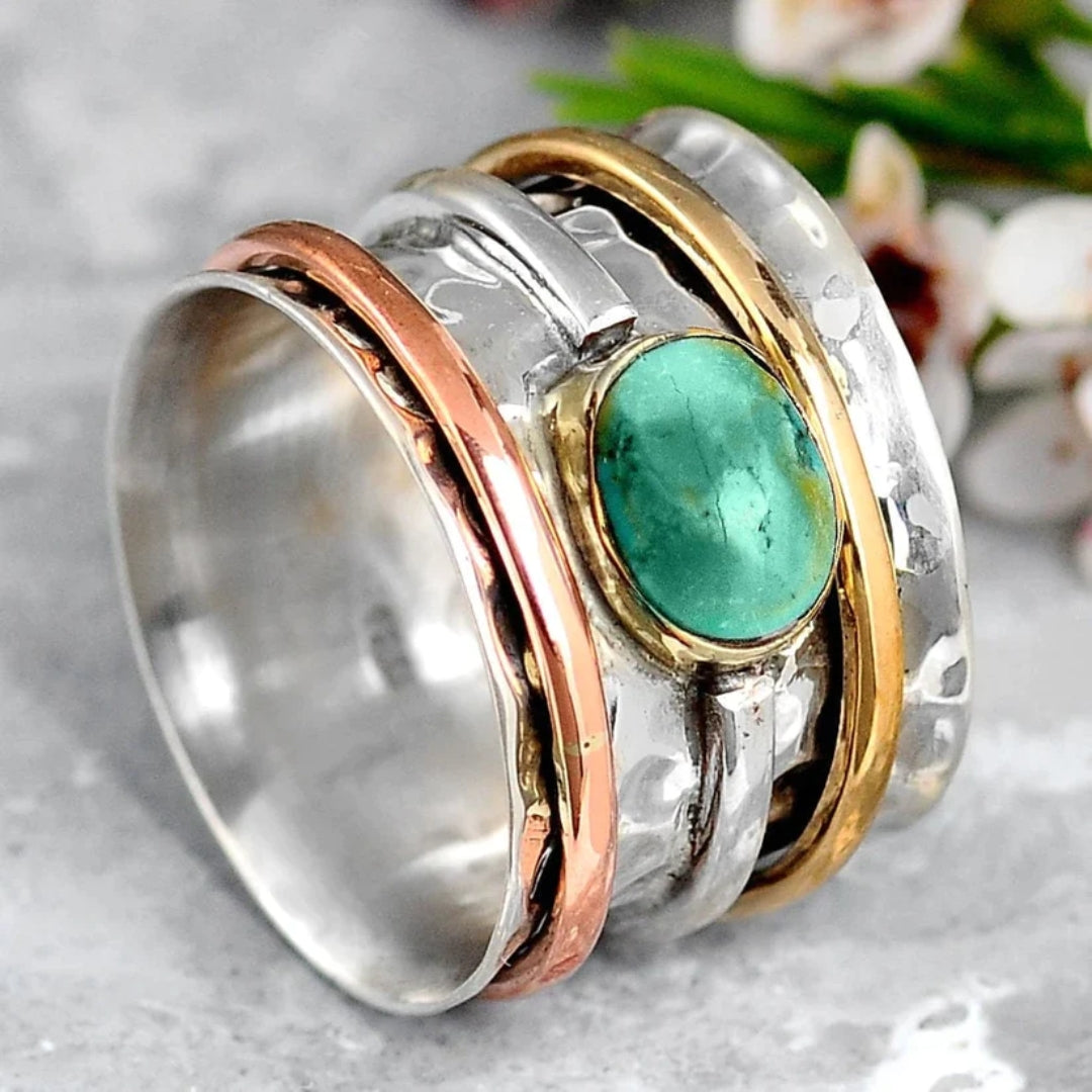 Silberring mit Türkis-Stein, goldenen und kupfernen Akzenten, handgefertigter Schmuck.