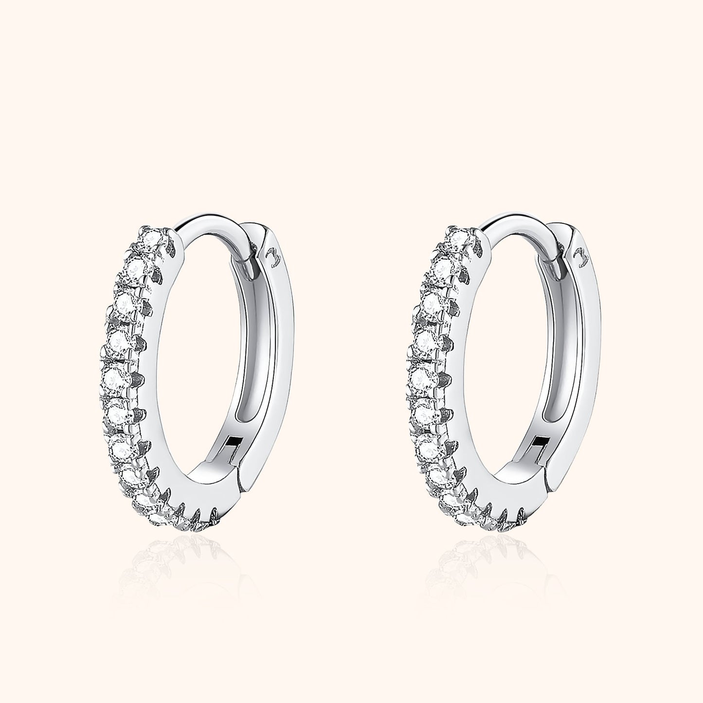 Silberne Creolen mit Zirkonia, eleganter Schmuck, Ohrringe für Damen, modisches Accessoire
