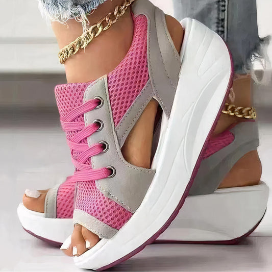Sportliche Keilschuhe mit Schnürung und offener Spitze – Dalina