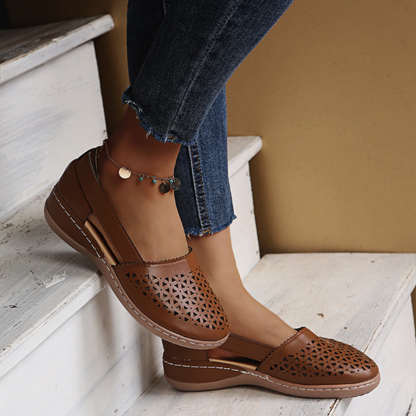 Orthopädische Slipper mit Ausschnitten - Lena