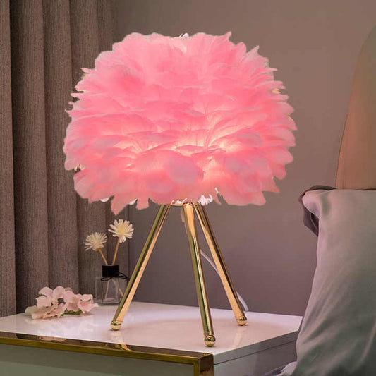 Dimmbare Tischlampe mit luxuriösen Federn – Pluma