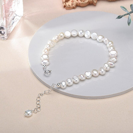 Perlenarmband Damen, weiße Süßwasserperlen, verstellbar, elegantes Schmuckstück, Geschenkidee.