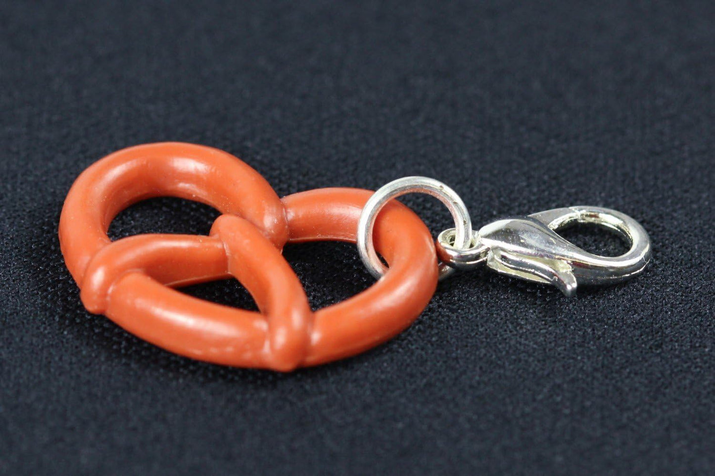 Miniatur Brezel Charm - DirndlAccessory