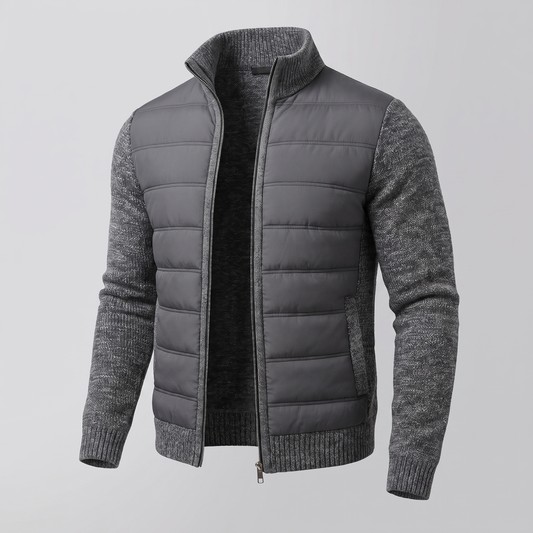 Dunkelgraue Steppjacke mit melierten Strickärmeln und schwarzem Innenfutter, leicht schräg von vorn 2