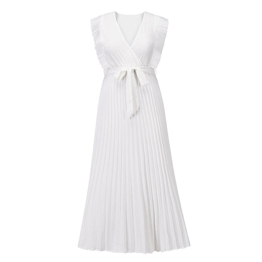 Ärmelloses weißes Maxikleid mit Plissee, V-Ausschnitt und Bindegürtel für Damenmode.