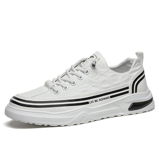 Weiße Sneaker mit schwarzen Streifen, sportlich, atmungsaktiv, modisch, Herren-Freizeitschuhe.