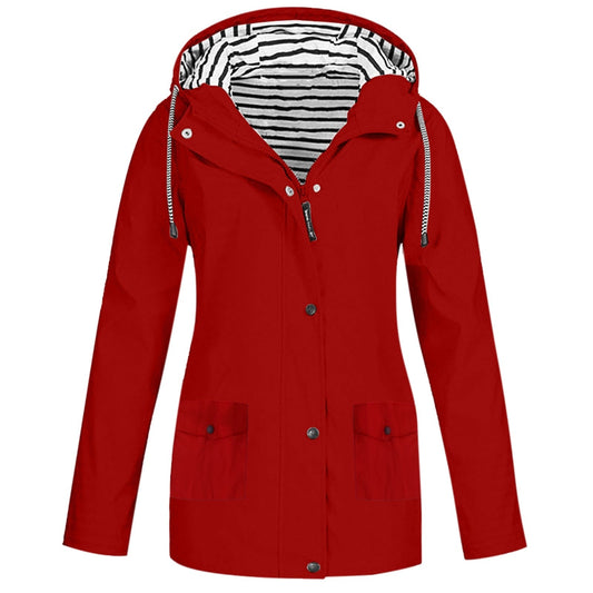 Rote Damen-Regenjacke mit Kapuze, gestreiftes Innenfutter, wasserdicht, Outdoor-Bekleidung.