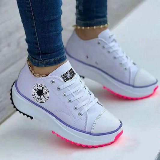 Weiße Sneaker mit LED-Leuchtsohle, Damenmode, Freizeit, modisch, bequem, trendig.