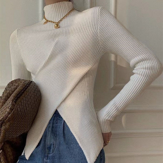 Weiße Strickpullover Damen, Rollkragen, modisches Design, Herbstmode, eleganter Stil.