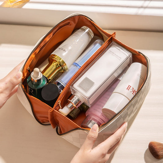 Kosmetiktasche aus PU-Leder mit Fächern – LuxeCarry
