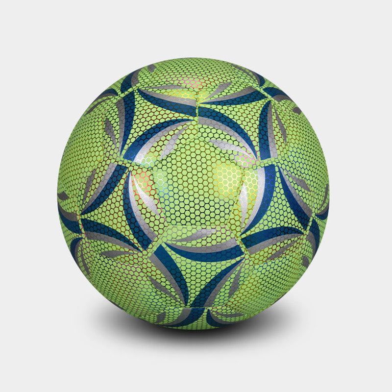 Leucht-Fußball mit Reflektionseffekt – Für Spielspaß bei Tag & Nacht