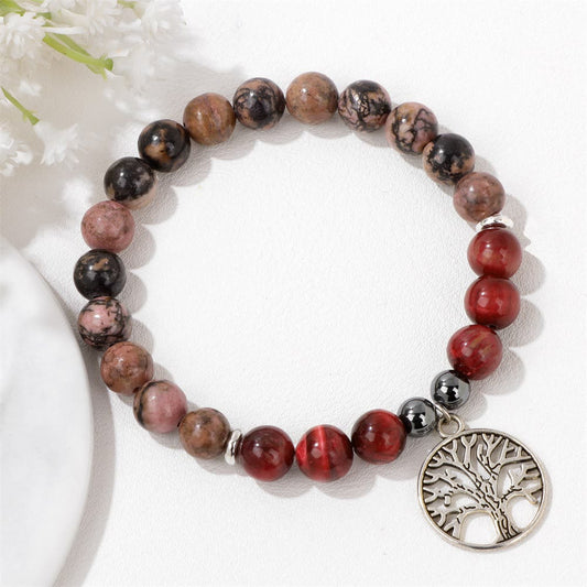 Armband aus roten und braunen Natursteinen mit silbernem Lebensbaum-Anhänger, Schmuckaccessoire.