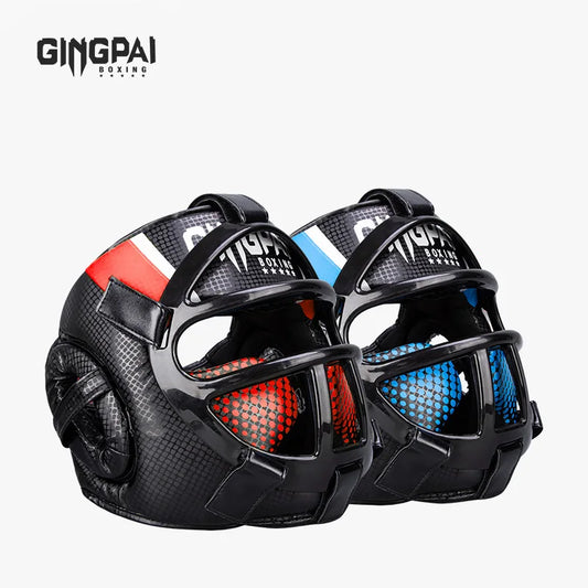 Zwei Gingpai Boxhelme, schwarz, mit rotem und blauem Gitter, für Kampfsport, Schutzhelm.