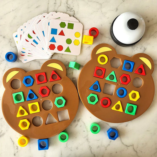 Bär-förmiges Lernspielzeug aus Holz mit bunten Formen, ideal für Kinder, Montessori inspiriert.