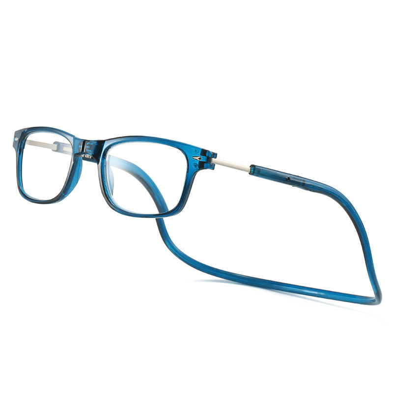 Lesebrille mit eckigem Rahmen und Halsband in durchscheinendem Blau, schräg von vorn auf weißem Hintergrund. 14