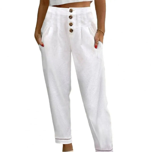 Weiße Damenhose mit Knöpfen, Leinen, Sommermode, elegant, lässig, bequem, modisch.