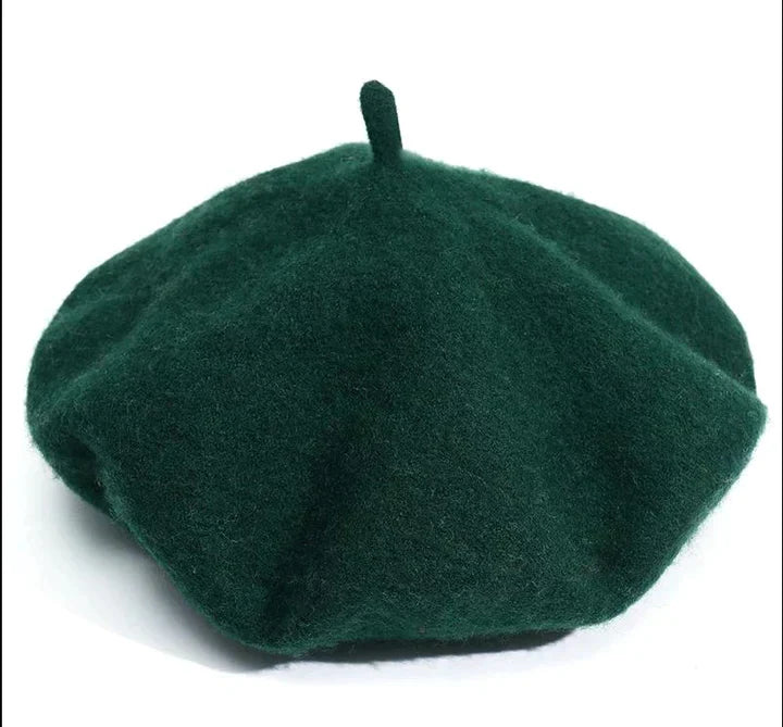 Dunkelgrüne Woll-Baskenmütze, stilvoll, warm, modisch, ideal für Herbst und Winter.