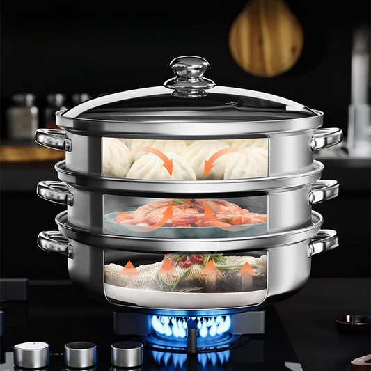 Dreistöckiger Edelstahl-Dampfgarer mit Glasdeckel, ideal für gesundes Kochen auf Gasherd.