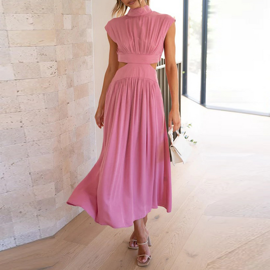 Elegantes rosa Sommerkleid, ärmellos, mit Stehkragen und Falten, ideal für Partys und Strand.