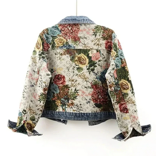 Florale Jeansjacke Damen, Vintage-Stil, bunte Blumenmuster, modische Oberbekleidung.