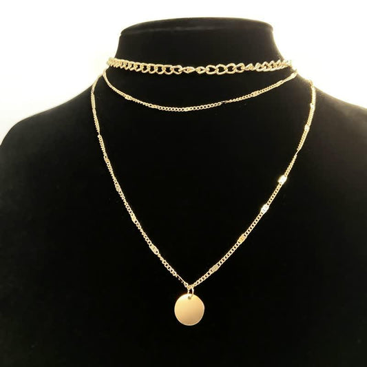Goldene Halskette mit Anhänger, dreilagig, Damen-Schmuck, modisch, elegant, Geschenkidee.