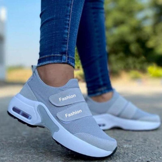 Graue Damen-Sneaker mit Klettverschluss, atmungsaktiv, modisch, bequem, für Freizeit und Sport.