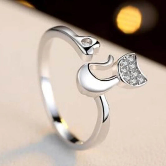 Silberner Katzenring mit Strass, elegantes Design, modisches Schmuckstück für Damen.