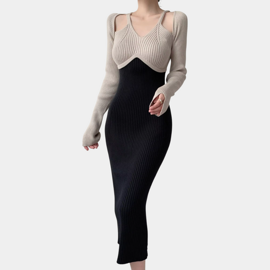 Zweiteiliges Strickkleid Damen, beige Oberteil, schwarzer Rock, modisch, elegant, langärmelig.