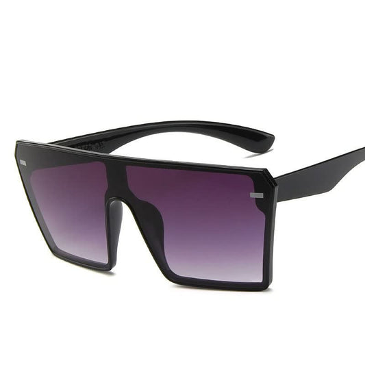 Schwarze rechteckige Sonnenbrille mit lila Verlaufsgläsern, modisches Accessoire.