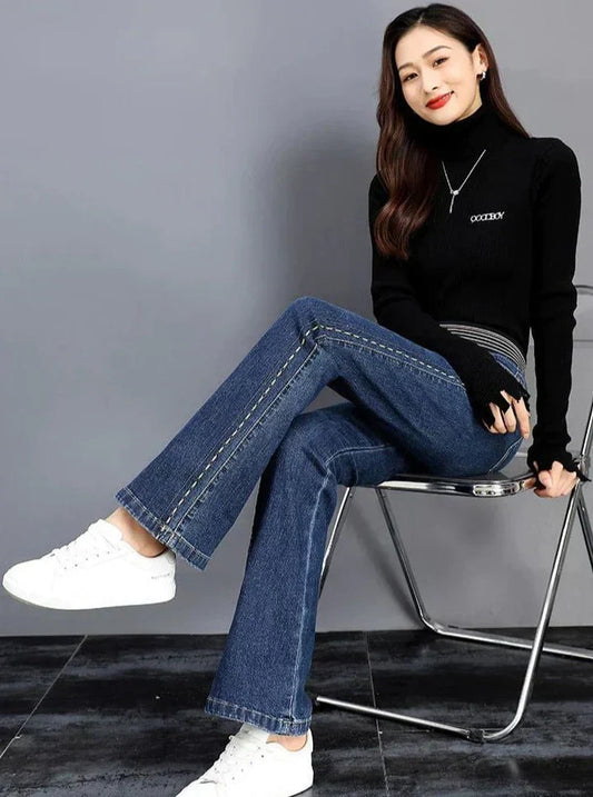Trendige Flared Damenjeans – Alessa