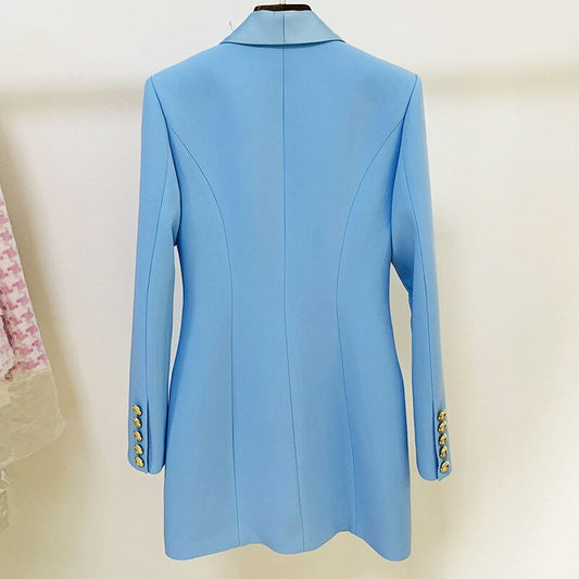 Himmelblaue zweireihige Damenjacke mit Knöpfen, elegantes Design, modische Oberbekleidung.