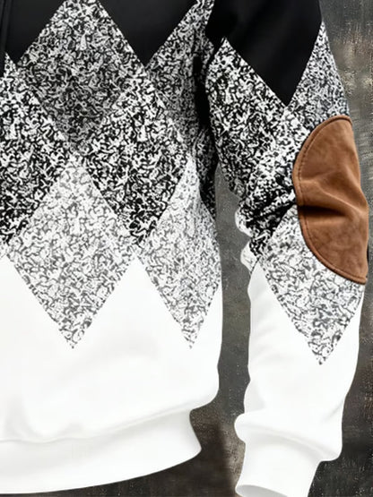 Nahaufnahme von Rautenmuster, weißem Bund und rundem braunem Ellbogenpatch am schwarz-weißen Modell 4