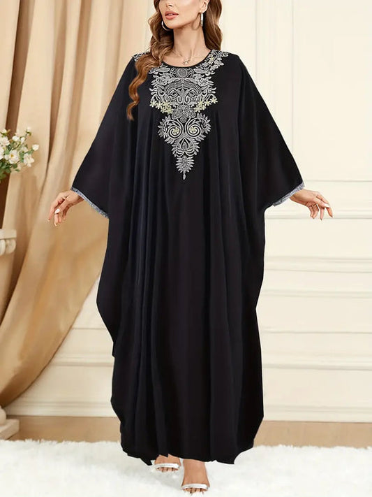 Schwarzes Kaftan-Kleid mit silberner Stickerei, Damenmode, elegant, langärmelig.