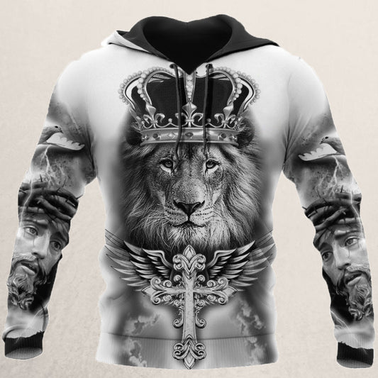 Kapuzensweatshirt mit Löwenmotiv, Krone, Flügeln und Kreuz, schwarz-weiß, Herrenmode.
