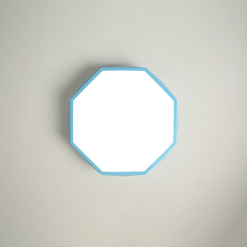 Blaue achteckige Deckenleuchte von unten gesehen, mit eingeschaltetem weißem Licht 6