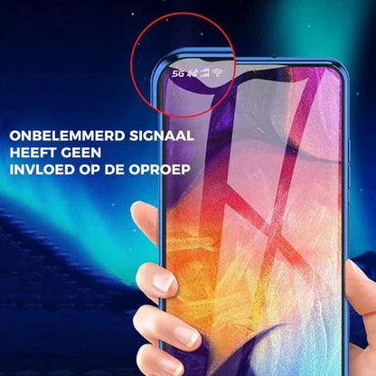 Smartphone mit 5G-Anzeige, bunte Hintergrundbeleuchtung, Hand hält Gerät, klare Signalstärke.