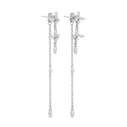 Silberne Ohrringe mit langen Ketten und funkelnden Kristallen, eleganter Schmuck für Damen.