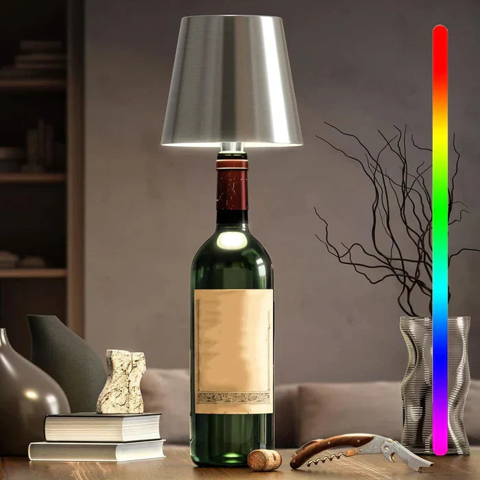 Weinflaschenlampe mit Metall-Lampenschirm, moderne Tischdekoration, Wohnzimmer, Bücher, Korkenzieher.