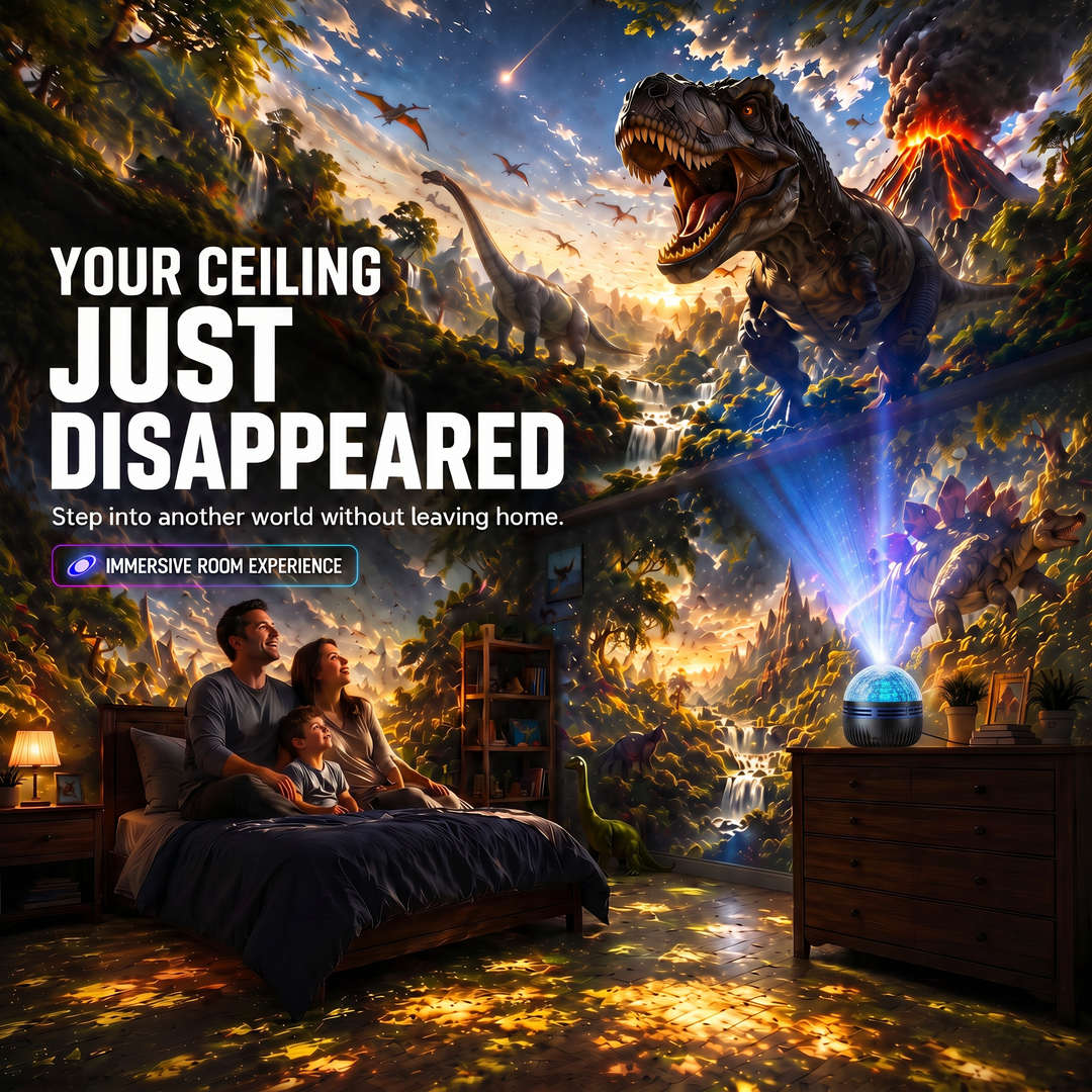 Projektor auf einer Holzkommode wirft eine Dinosaurier- und Vulkanlandschaft an Wände und Decke, eine Familie sitzt staunend im Bett. 14