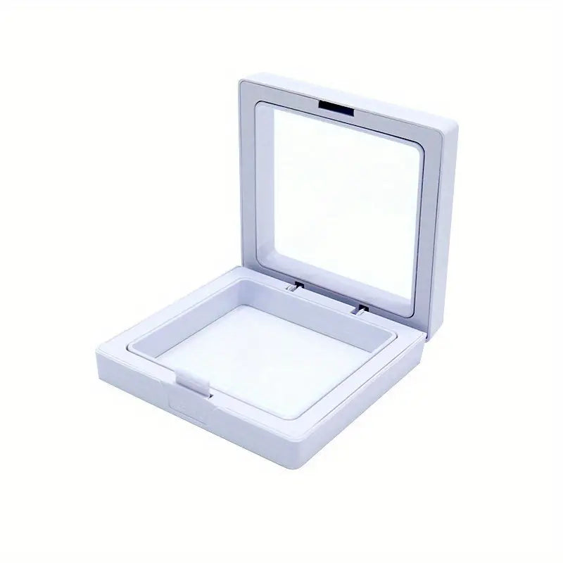 Weiße Schmuckschatulle aus Kunststoff mit transparentem Deckel, quadratisch, für Ringe und Ohrringe.