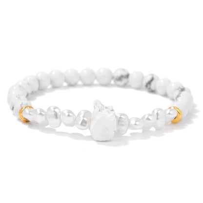 Weißes Howlith-Armband mit goldenen Akzenten, Perlen, elastisch, Schmuck für Damen und Herren.