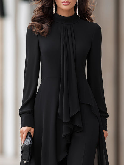 Detailansicht des Oberteils: Stehkragen, langer Ärmel mit Manschette und das vorn herabfallende, gerüschte Chiffon-Halstuch in Schwarz. 3